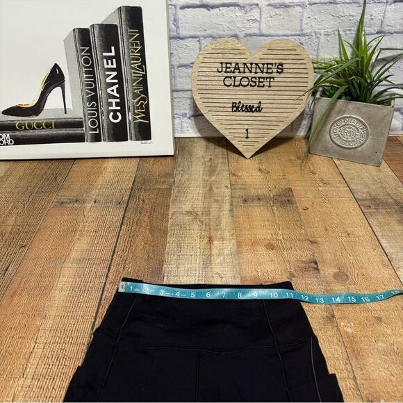 Arc'teryx Essent High Rise Short 8”- Size 4 black NWT - Picture 9 of 11